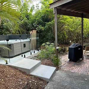 Hunchy Hideaway Aparthotel